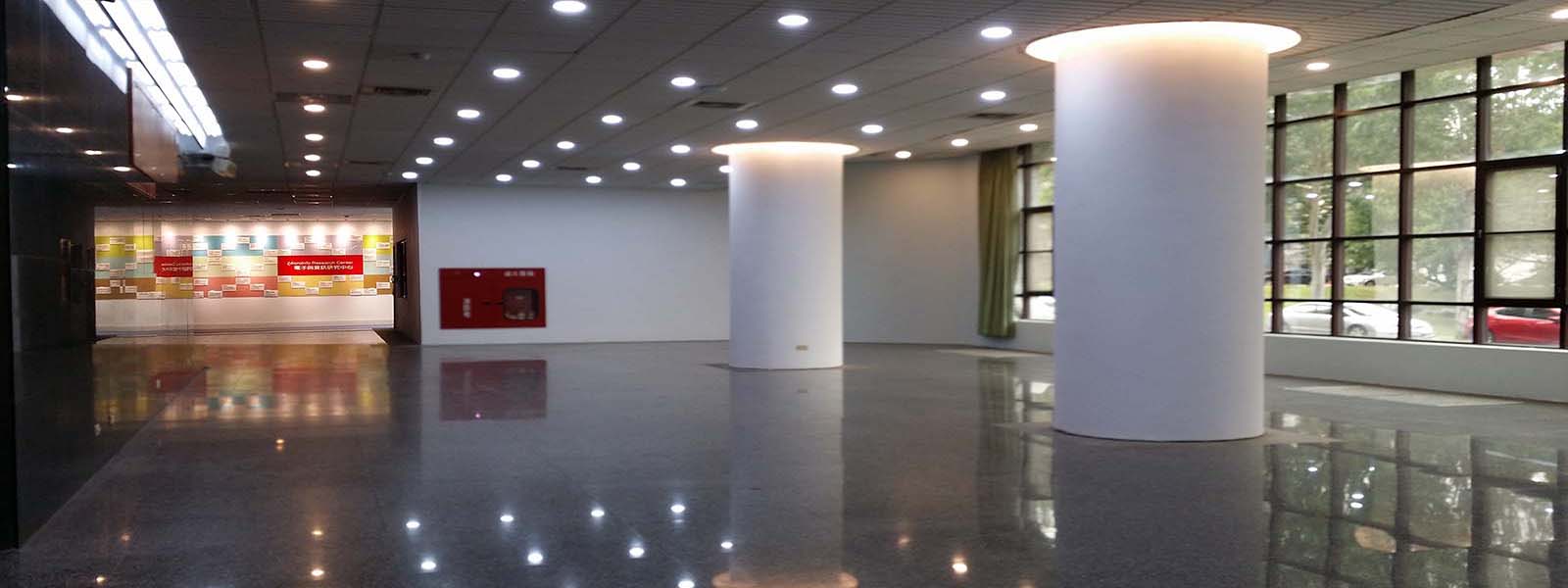 大樓一樓前廳左側